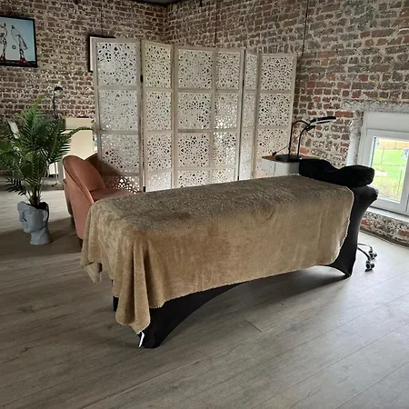 Lomalienne Oda ve Kahvaltı 3*